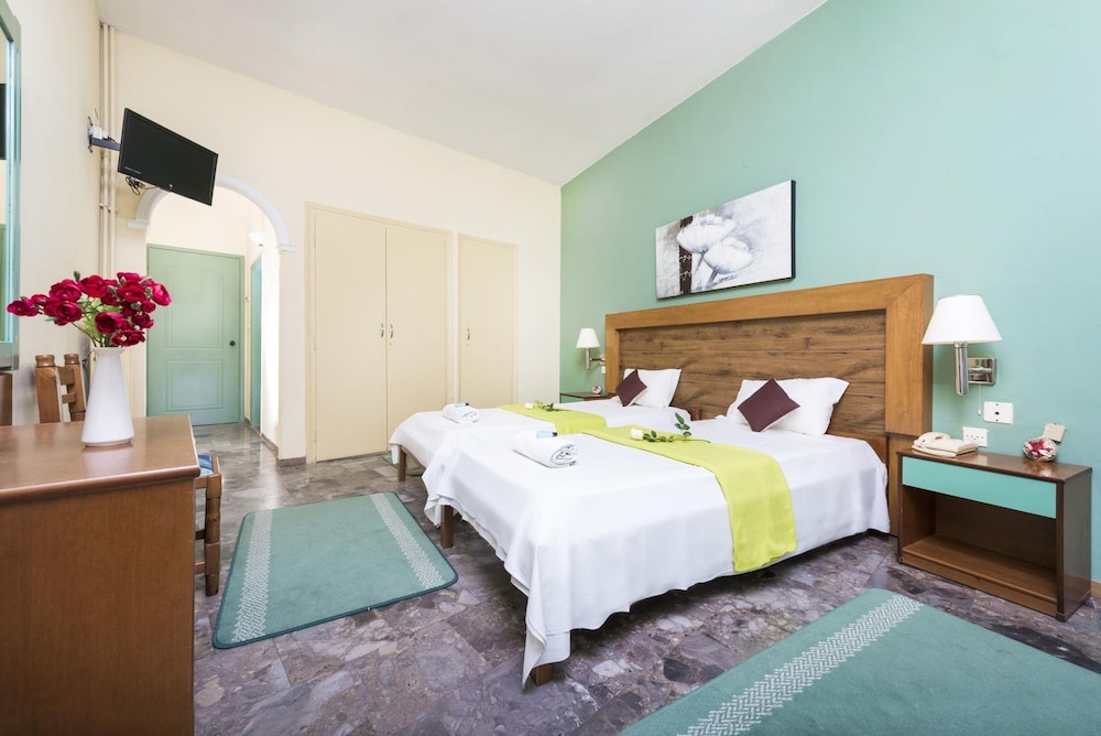 Potamaki Beach Hotel — Hotel rooms in Benitses, Ionian Islands