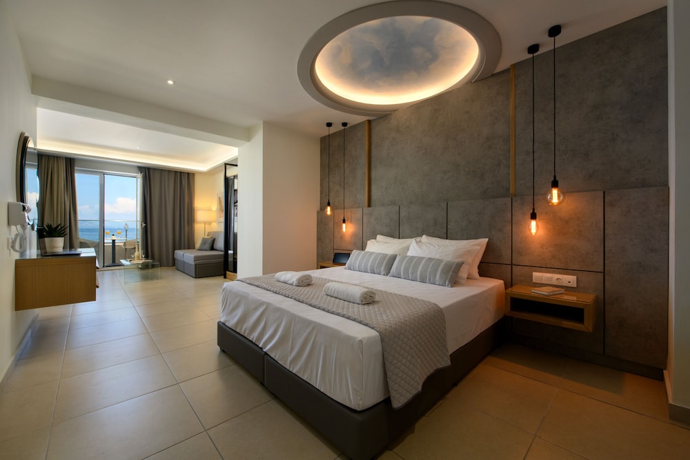 Potamaki Beach Hotel — Hotel rooms in Benitses, Ionian Islands