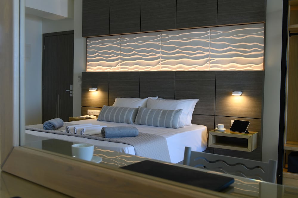 Potamaki Beach Hotel — Hotel rooms in Benitses, Ionian Islands