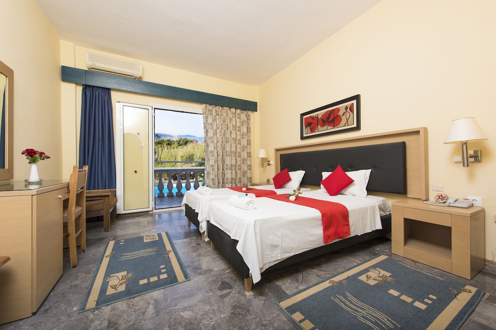 Potamaki Beach Hotel — Hotel rooms in Benitses, Ionian Islands