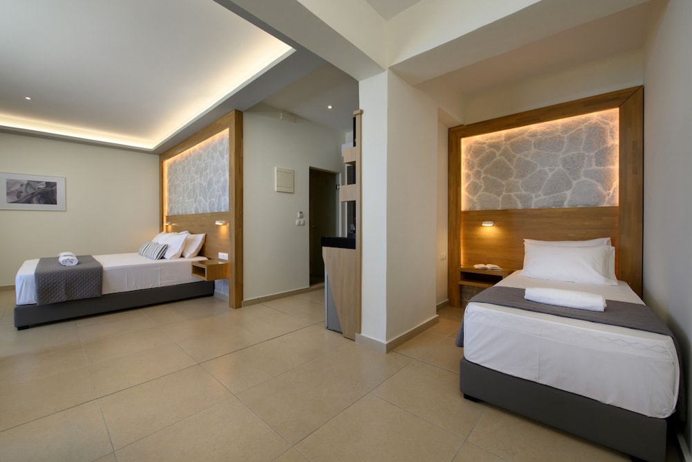 Potamaki Beach Hotel — Hotel rooms in Benitses, Ionian Islands