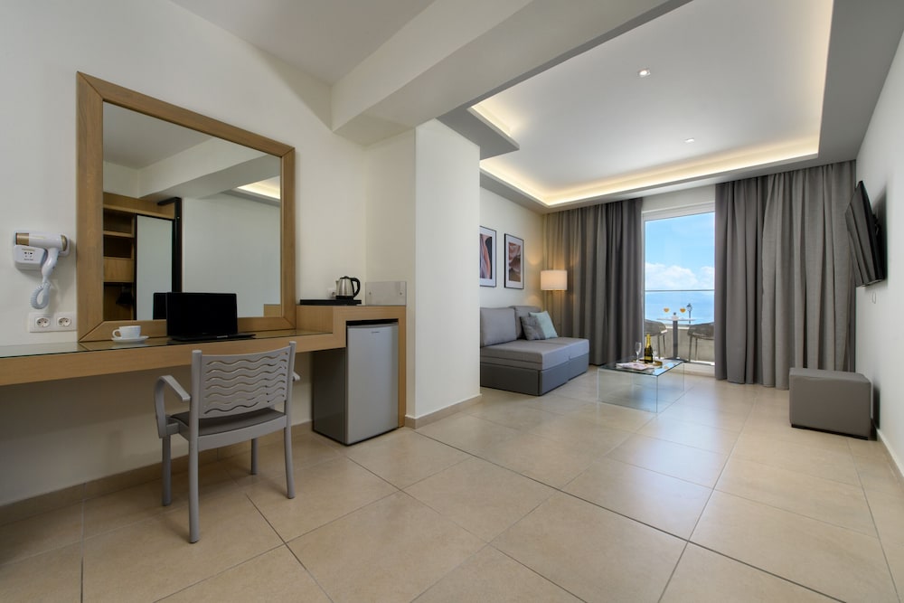 Potamaki Beach Hotel — Hotel rooms in Benitses, Ionian Islands