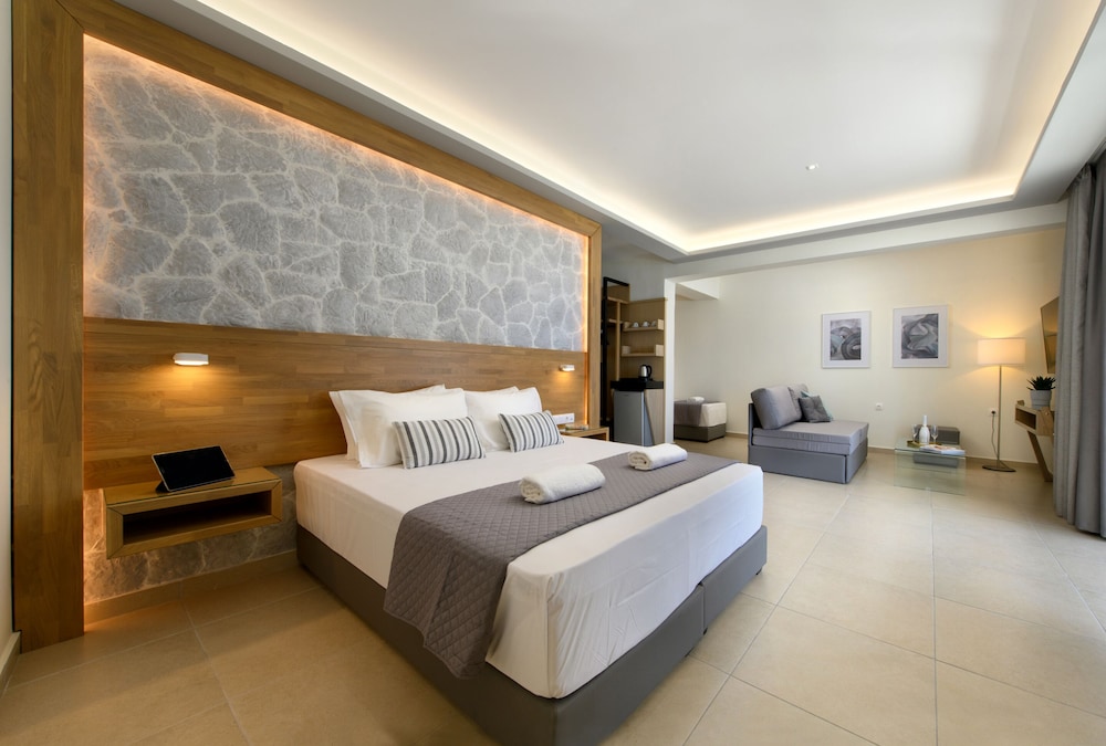 Potamaki Beach Hotel — Hotel rooms in Benitses, Ionian Islands