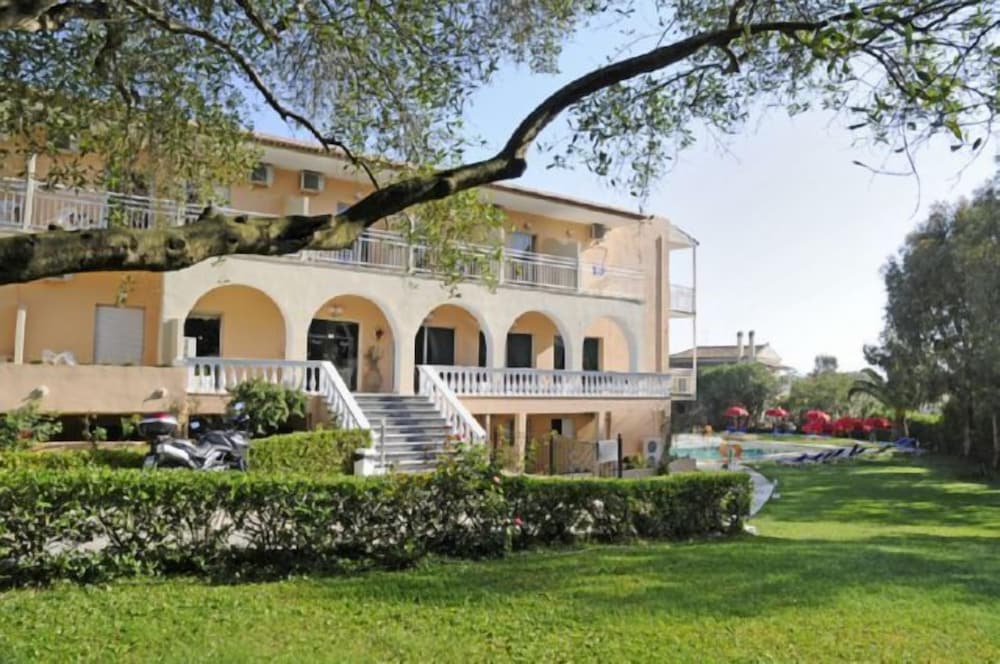 Primavera Hotel — Hotel building in Dassia, Ionian Islands