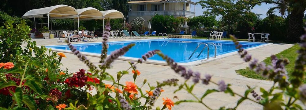 Primavera Hotel — Hotel building in Dassia, Ionian Islands
