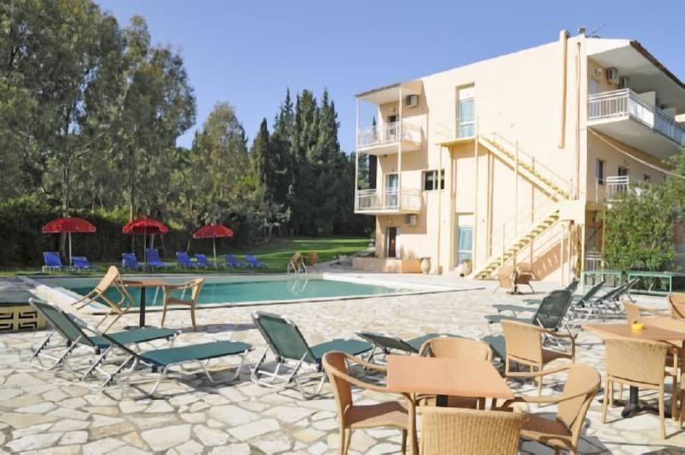 Primavera Hotel — Swimming pool in Dassia, Ionian Islands