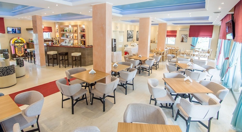 Primavera Hotel — Restaurant & bars in Dassia, Ionian Islands