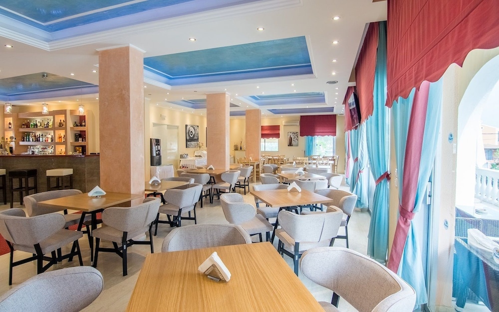 Primavera Hotel — Restaurant & bars in Dassia, Ionian Islands