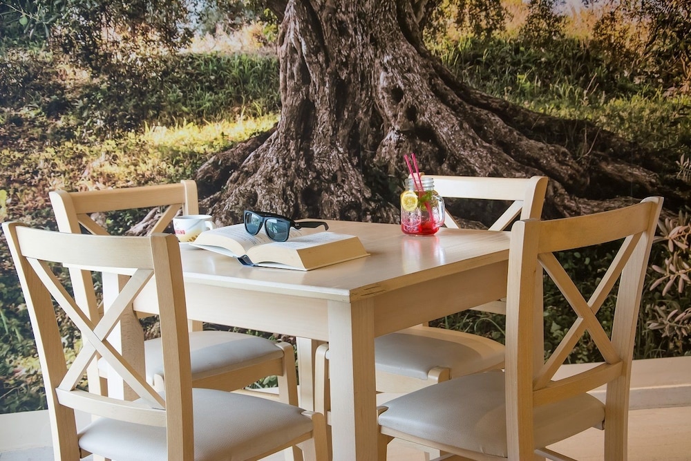 Primavera Hotel — Restaurant & bars in Dassia, Ionian Islands