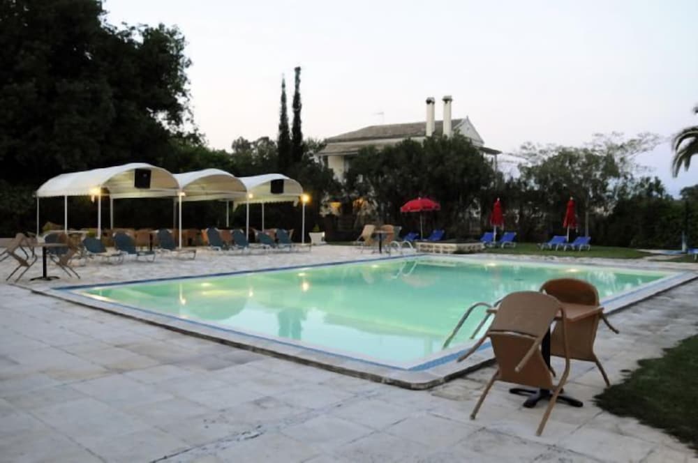 Primavera Hotel — Swimming pool in Dassia, Ionian Islands