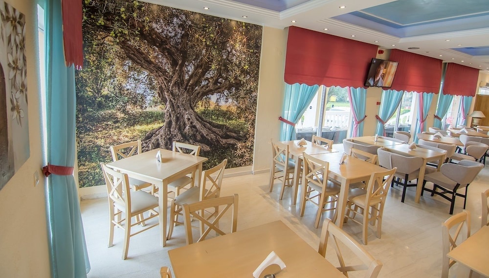 Primavera Hotel — Restaurant & bars in Dassia, Ionian Islands