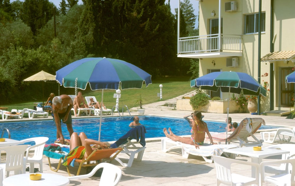 Primavera Hotel — Swimming pool in Dassia, Ionian Islands