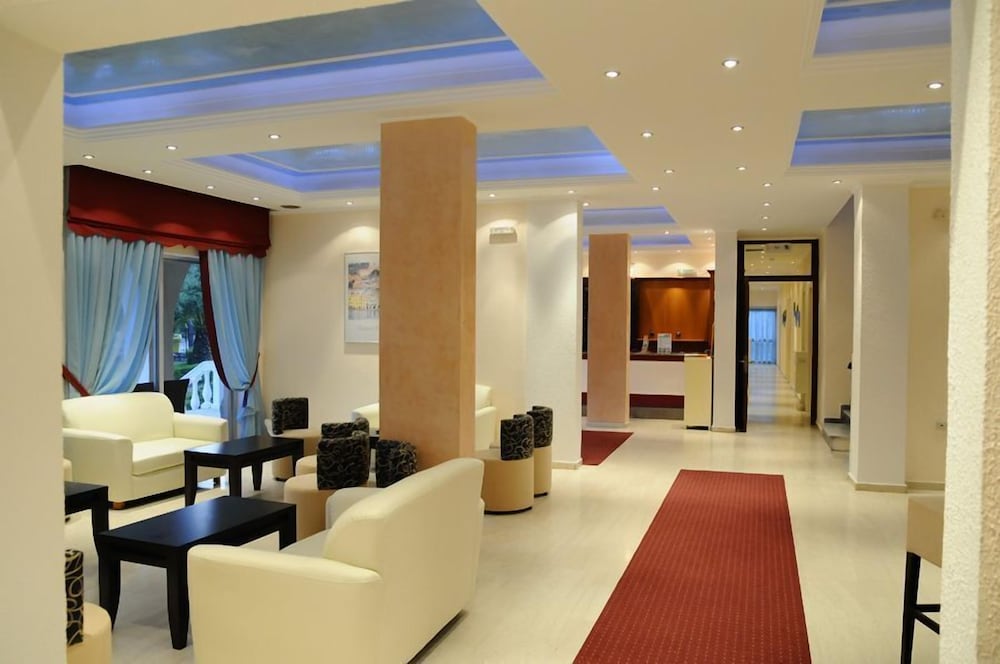 Primavera Hotel — Hotel building in Dassia, Ionian Islands