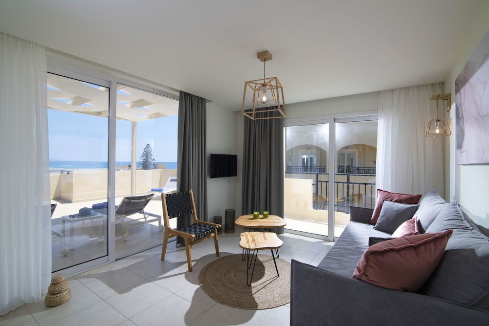 Rainbow Apartments — Rooms in Stalida