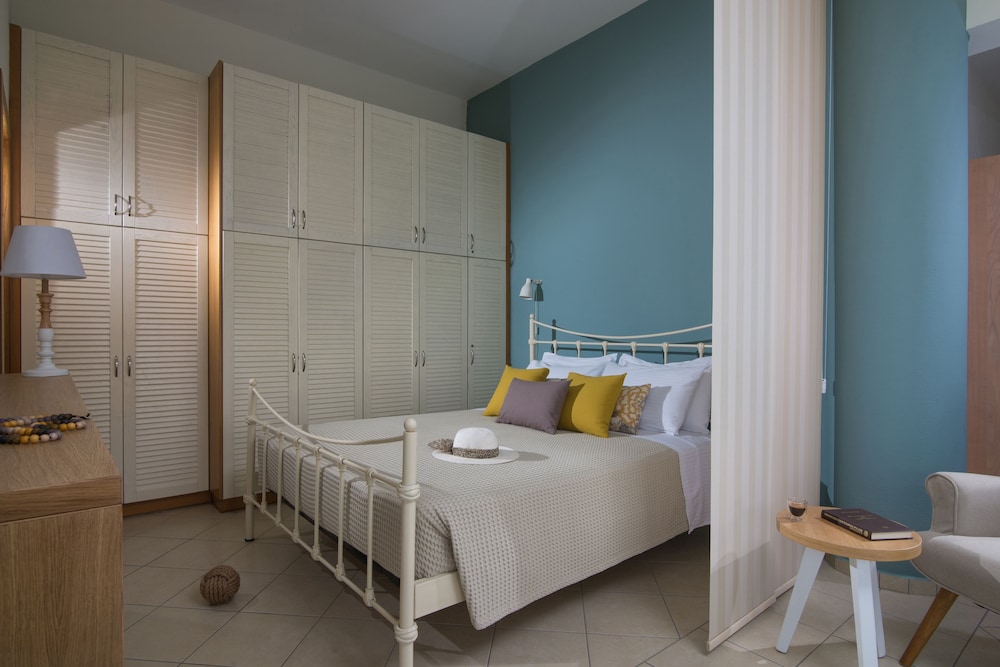 Rainbow Apartments — Rooms in Stalida