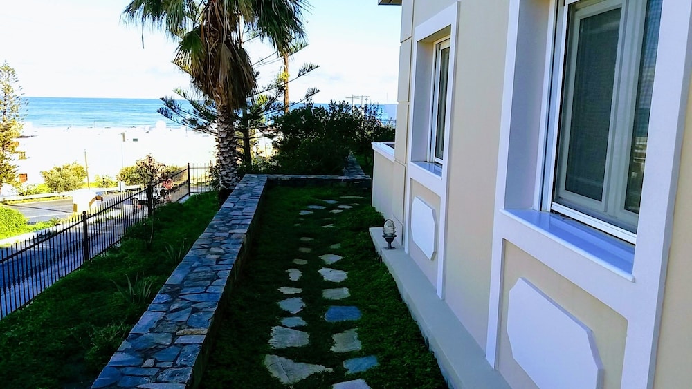 Rainbow Apartments — Rooms in Stalida