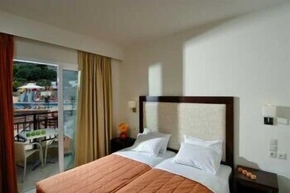 Rainbow Apartments — Rooms in Stalida
