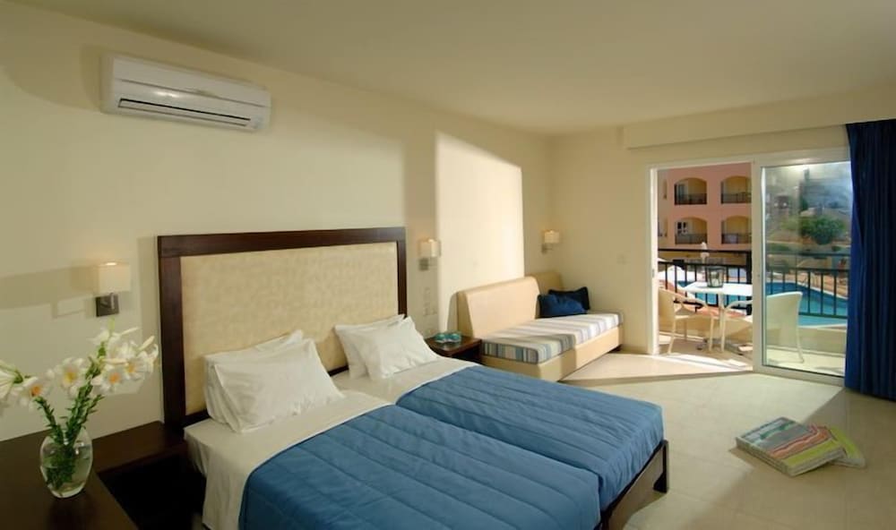 Rainbow Apartments — Rooms in Stalida