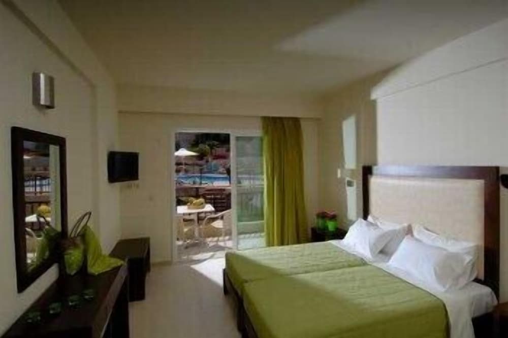 Rainbow Apartments — Rooms in Stalida