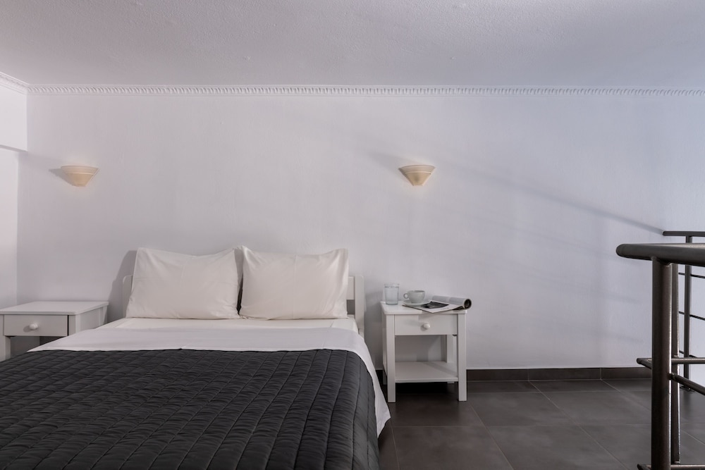 Rivari Hotel — Hotel rooms in Kamari, South Aegean