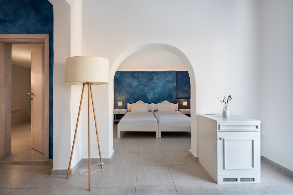 Rivari Hotel — Hotel rooms in Kamari, South Aegean