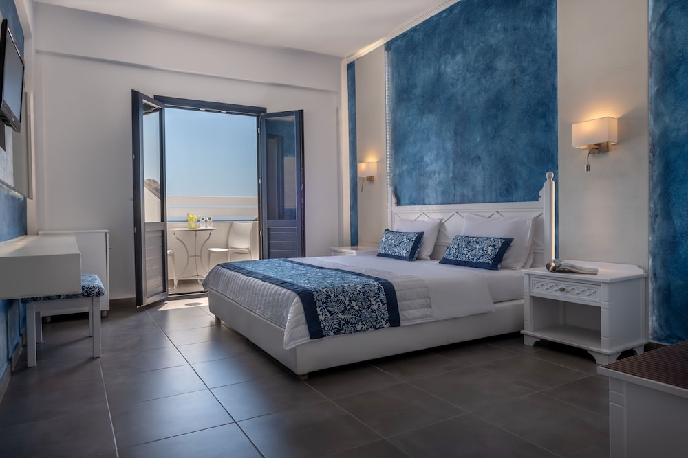 Rivari Hotel — Hotel rooms in Kamari, South Aegean