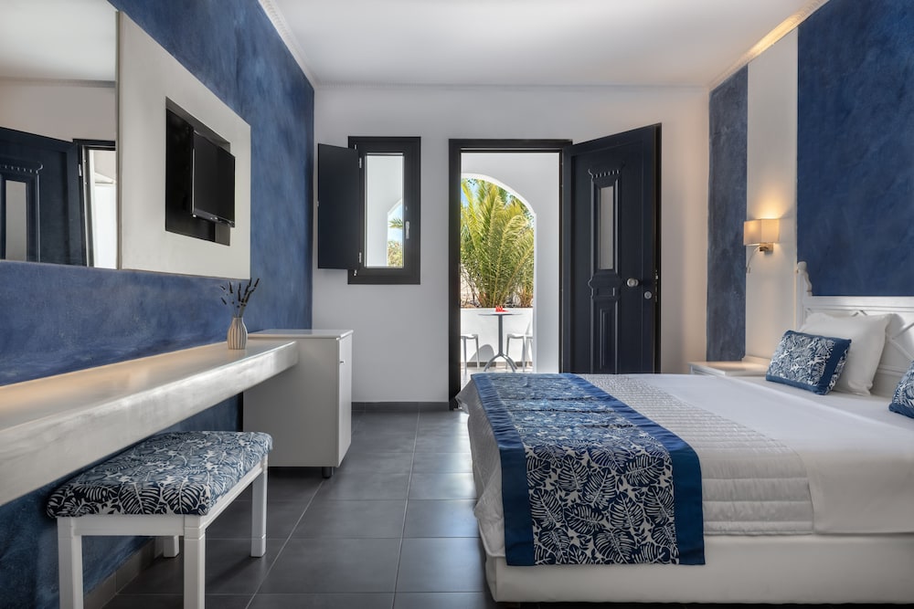 Rivari Hotel — Hotel rooms in Kamari, South Aegean