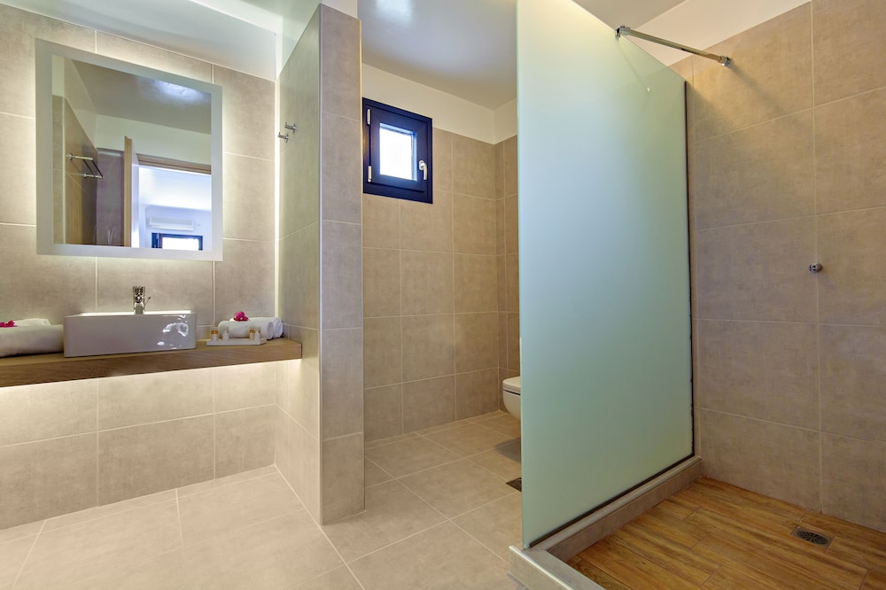 Rivari Hotel — Hotel rooms in Kamari, South Aegean