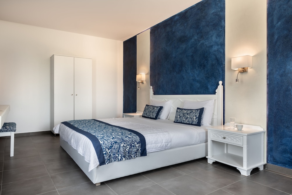 Rivari Hotel — Hotel rooms in Kamari, South Aegean