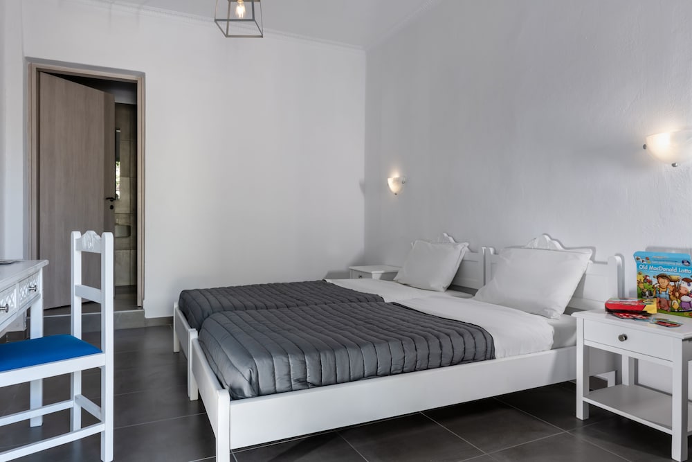 Rivari Hotel — Hotel rooms in Kamari, South Aegean
