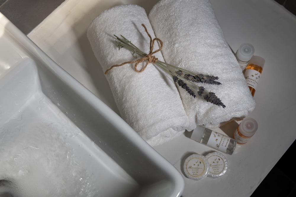 Rivari Hotel — Hotel rooms in Kamari, South Aegean