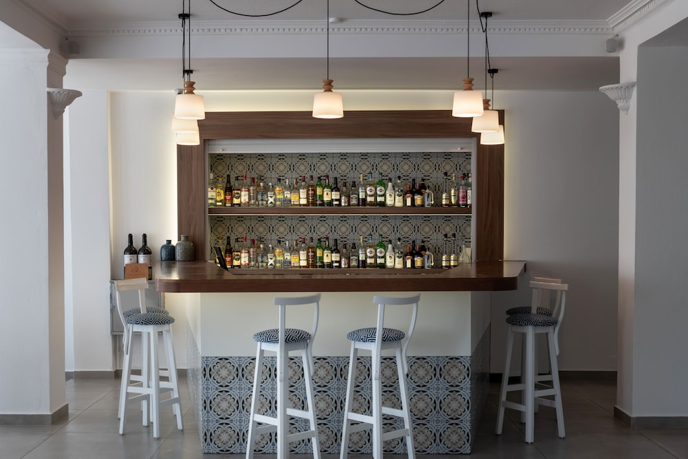 Rivari Hotel — Restaurant & bars in Kamari, South Aegean