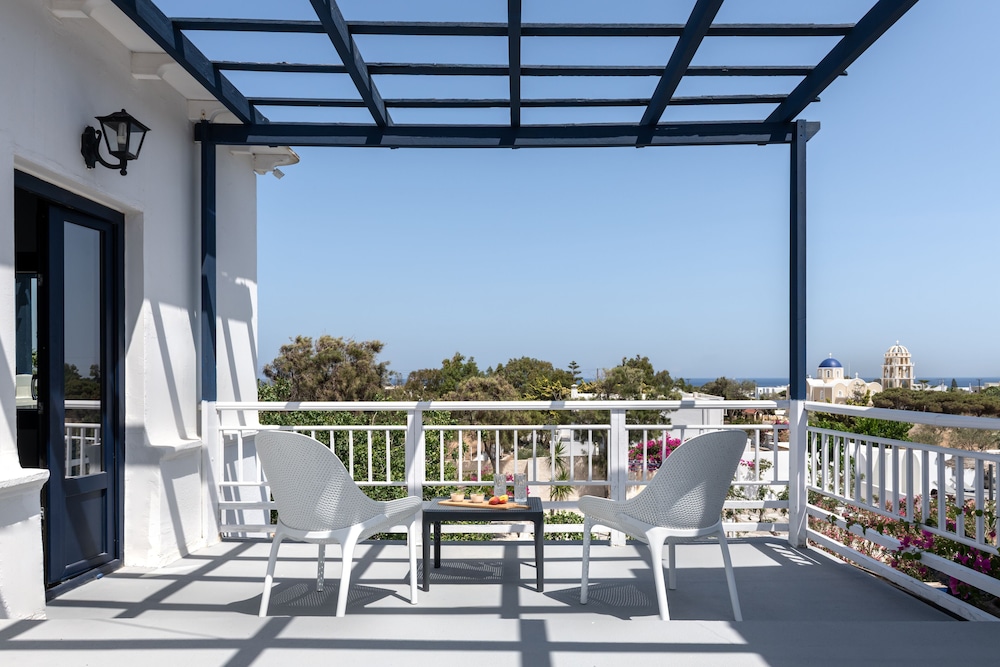 Rivari Hotel — Hotel building in Kamari, South Aegean