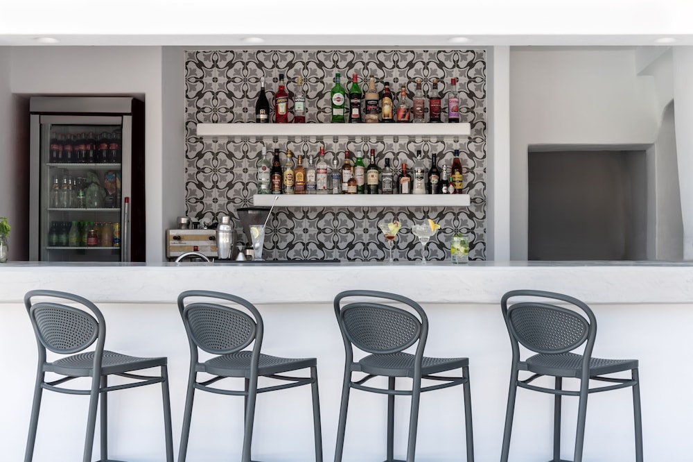 Rivari Hotel — Restaurant & bars in Kamari, South Aegean
