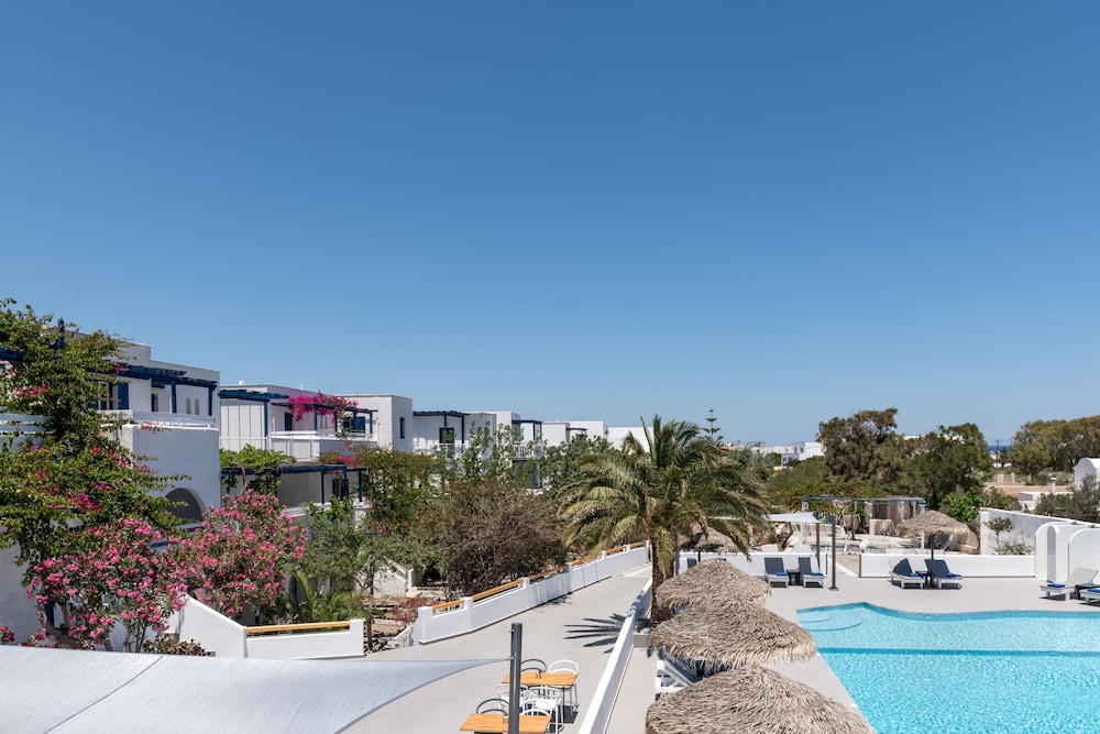 Rivari Hotel — Hotel building in Kamari, South Aegean