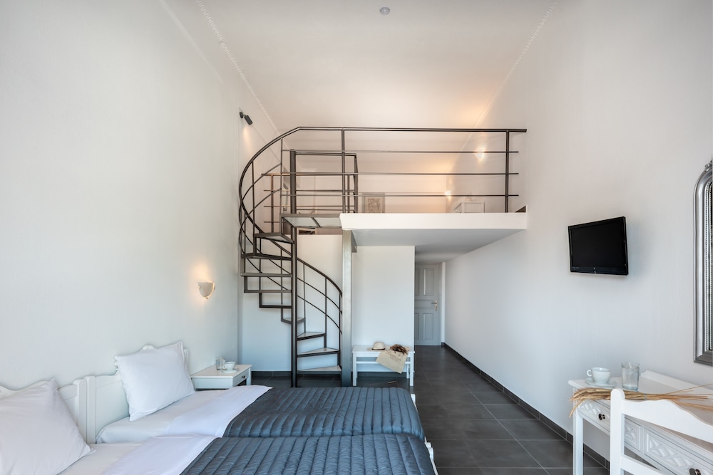 Rivari Hotel — Hotel rooms in Kamari, South Aegean