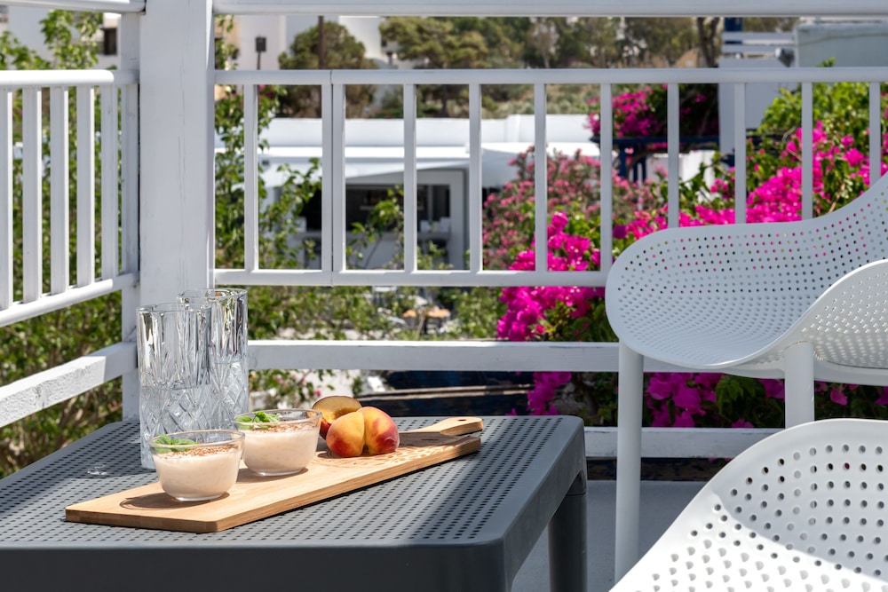 Rivari Hotel — Hotel building in Kamari, South Aegean
