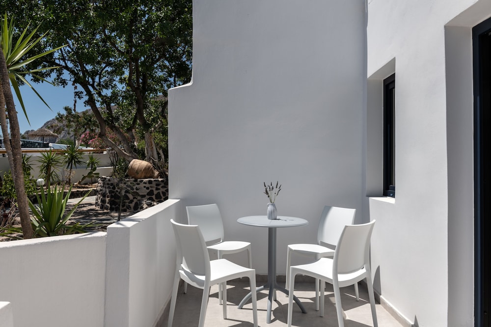 Rivari Hotel — Hotel building in Kamari, South Aegean