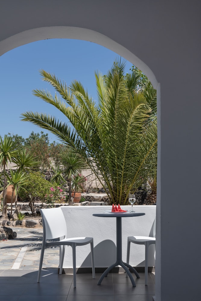 Rivari Hotel — Hotel building in Kamari, South Aegean