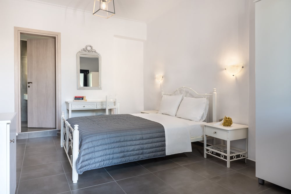 Rivari Hotel — Hotel rooms in Kamari, South Aegean