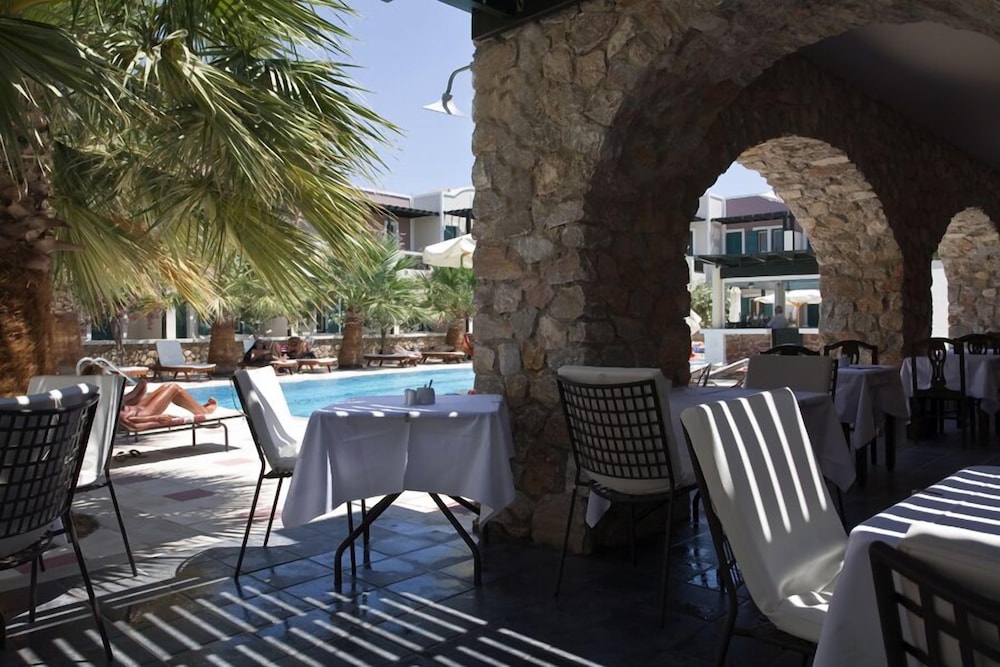 Rosebay Hotel — Restaurant & bars in Kamari, South Aegean