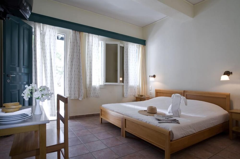 Rosebay Hotel — Hotel rooms in Kamari, South Aegean