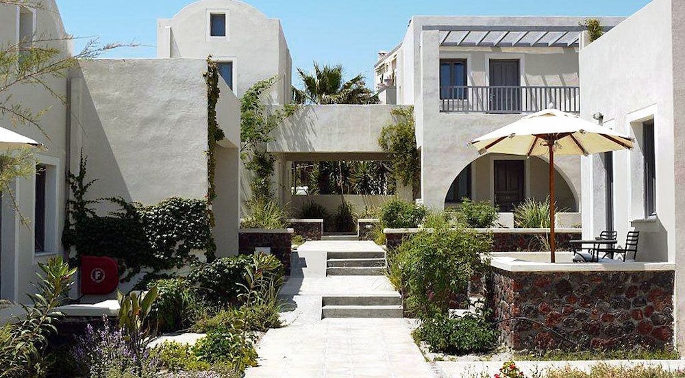 Rosebay Hotel — Hotel building in Kamari, South Aegean