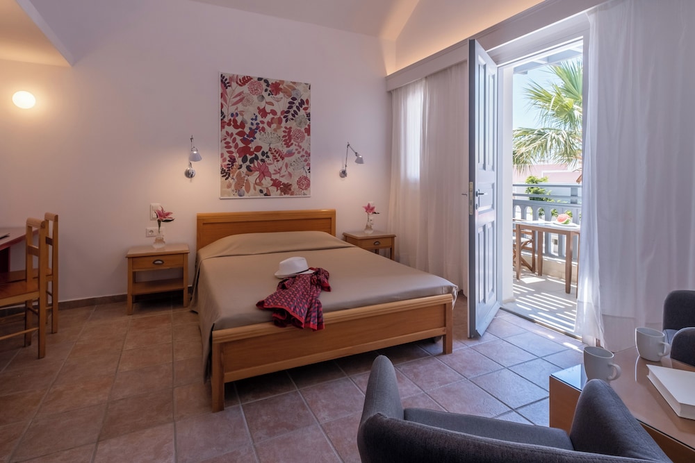 Rosebay Hotel — Hotel rooms in Kamari, South Aegean