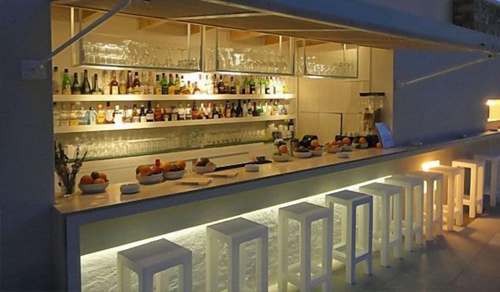 Rosebay Hotel — Restaurant & bars in Kamari, South Aegean