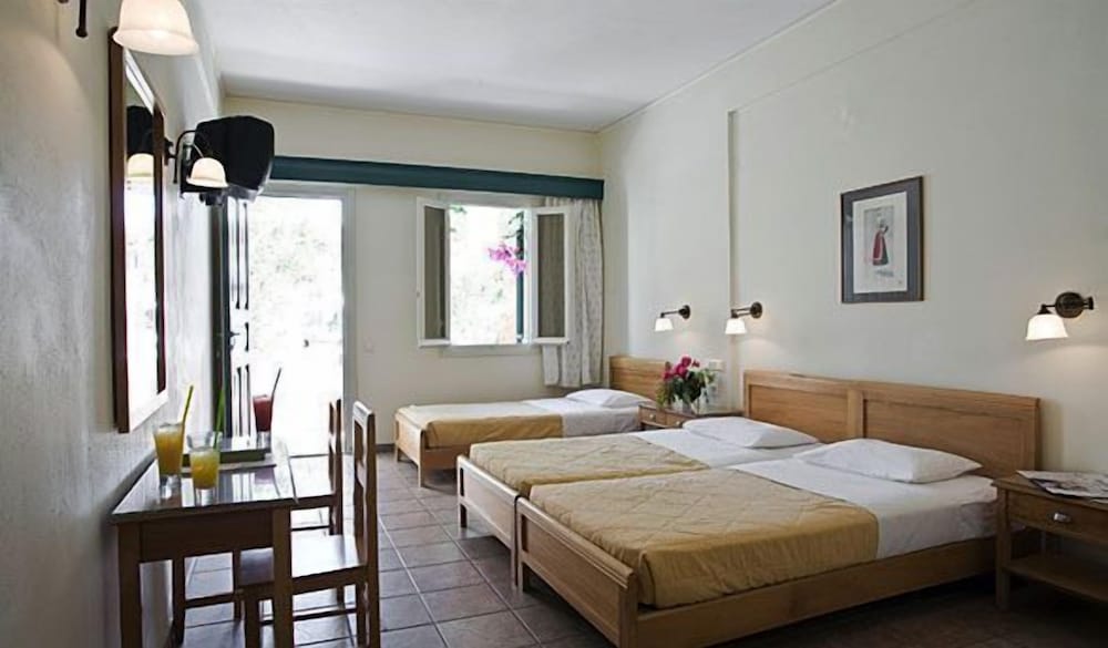 Rosebay Hotel — Hotel rooms in Kamari, South Aegean