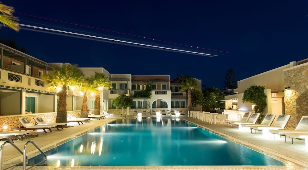 Rosebay Hotel — Swimming pool in Kamari, South Aegean