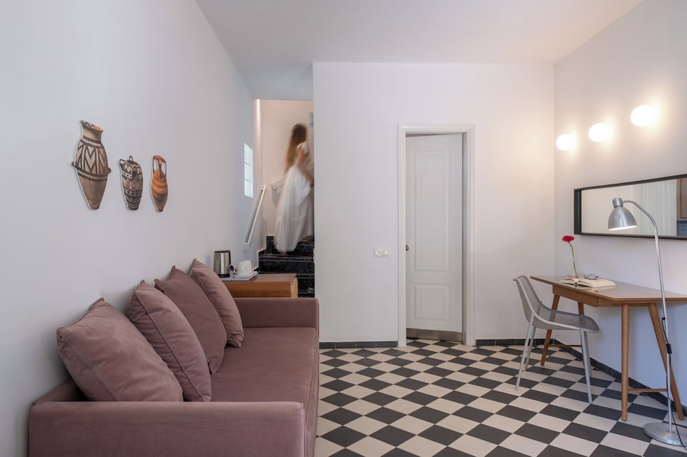 Rosebay Hotel — Hotel rooms in Kamari, South Aegean