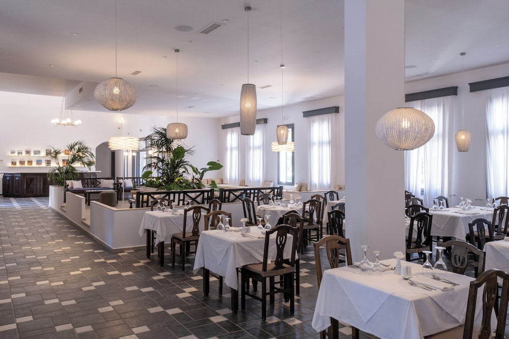 Rosebay Hotel — Restaurant & bars in Kamari, South Aegean
