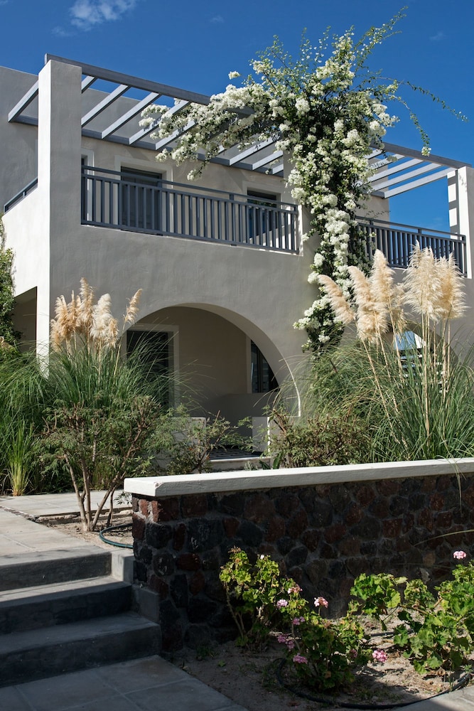 Rosebay Hotel — Hotel building in Kamari, South Aegean